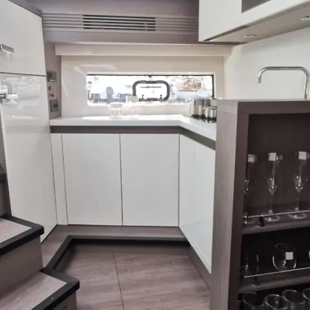 Puissance, Elegance Et Style, Yacht A