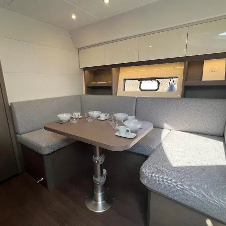 ספינת מלון Puissance, Elegance Et Style, Yacht A דוביל