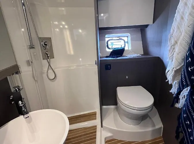 Puissance, Elegance Et Style, Yacht à