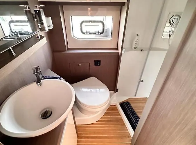 Puissance, Elegance Et Style, Yacht à Deauville