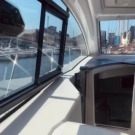 Hotel na wodzie Puissance, Elegance Et Style, Yacht A