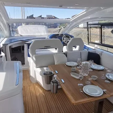 Puissance, Elegance Et Style, Yacht A *