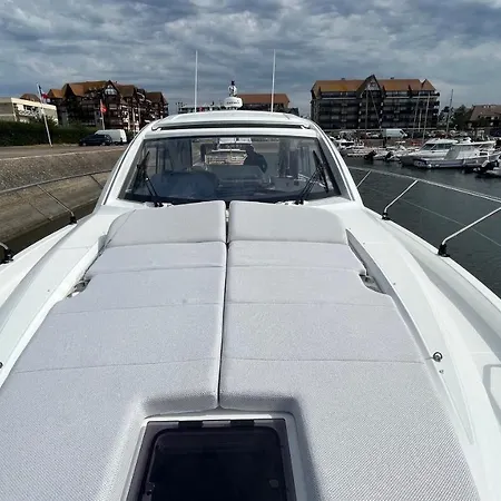 Puissance, Elegance Et Style, Yacht A *