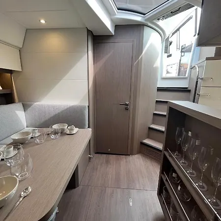 Puissance, Elegance Et Style, Yacht A Deauville