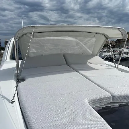 Puissance, Elegance Et Style, Yacht A