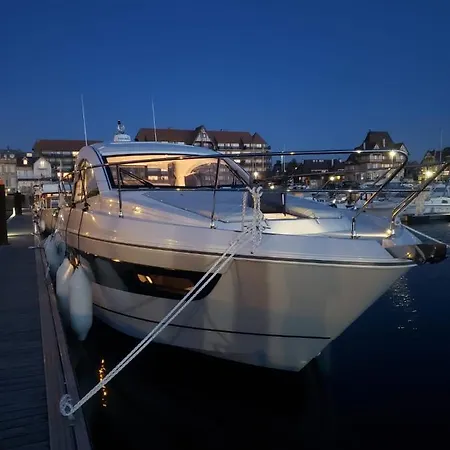 Puissance, Elegance Et Style, Yacht A