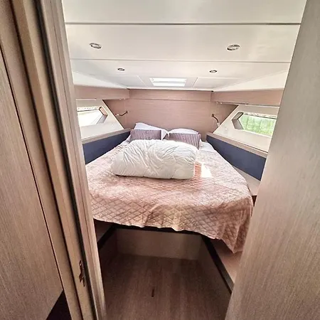 Botel Puissance, Elegance Et Style, Yacht A Deauville