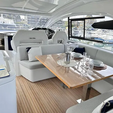 Puissance, Elegance Et Style, Yacht A Deauville