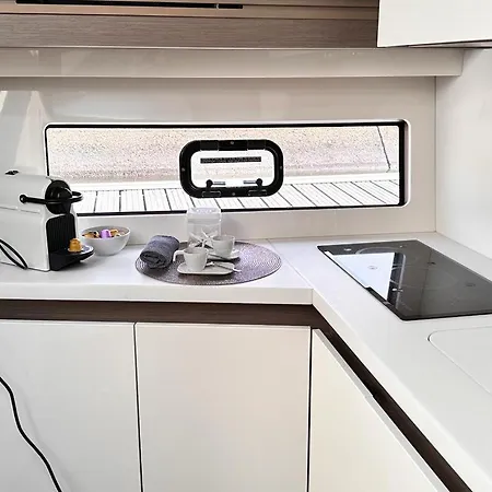 Hotel na wodzie Puissance, Elegance Et Style, Yacht A