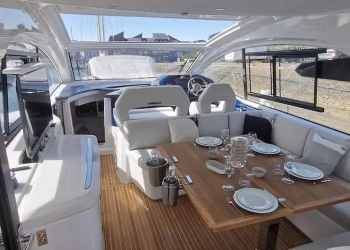 Puissance, Elegance Et Style, Yacht A *