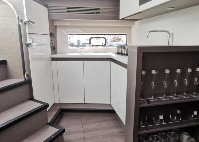 Puissance, Elegance Et Style, Yacht A