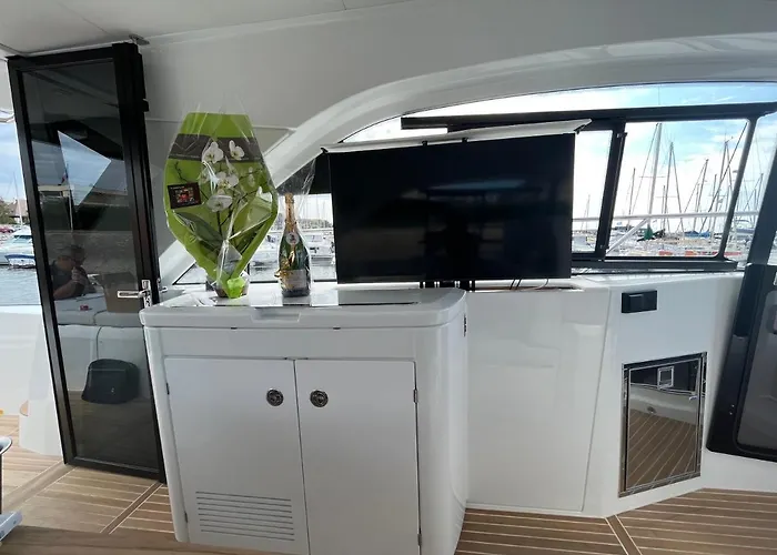 Puissance, Elegance Et Style, Yacht A ספינת מלון דוביל