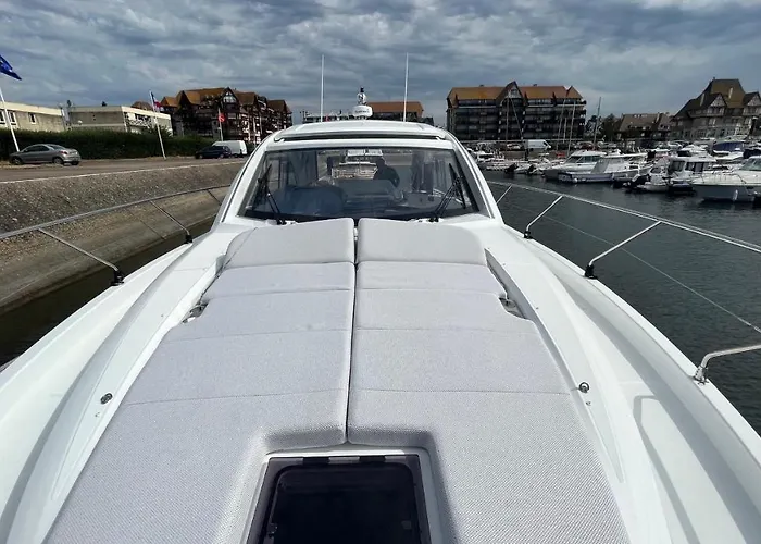 Puissance, Elegance Et Style, Yacht A *