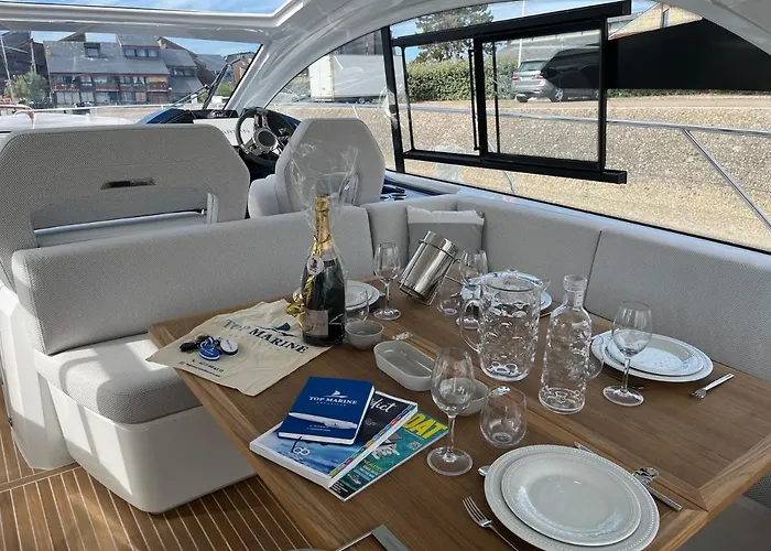 Puissance, Elegance Et Style, Yacht A * דוביל