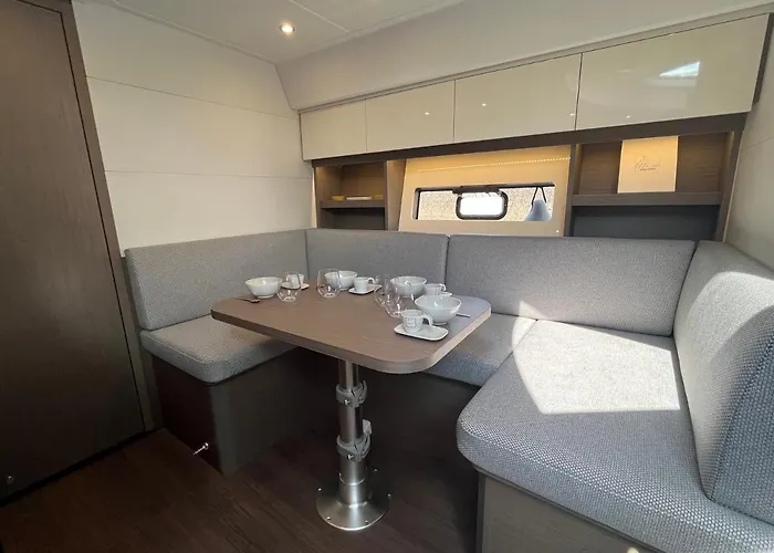 ספינת מלון Puissance, Elegance Et Style, Yacht A דוביל