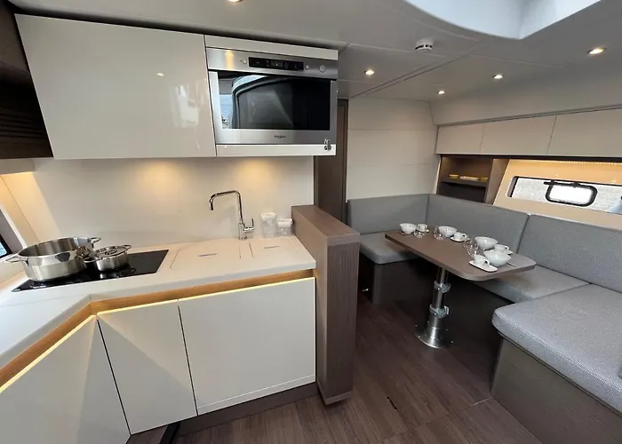 Puissance, Elegance Et Style, Yacht A