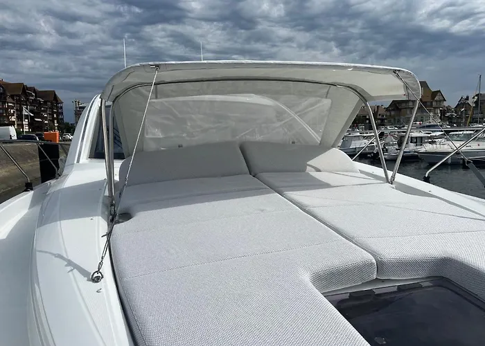 Puissance, Elegance Et Style, Yacht A