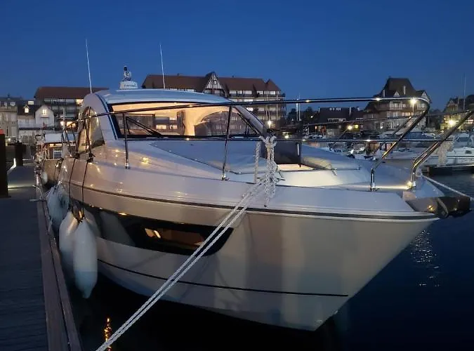 Puissance, Elegance Et Style, Yacht A