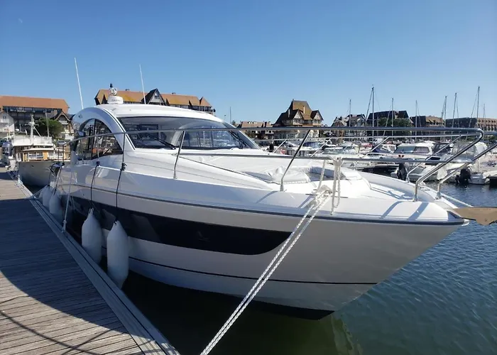 Bådhotel Puissance, Elegance Et Style, Yacht A Deauville