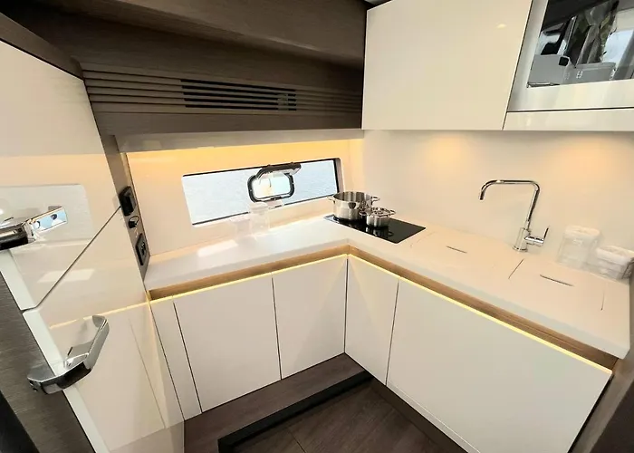 Puissance, Elegance Et Style, Yacht A *