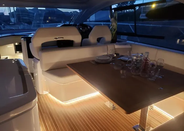 Puissance, Elegance Et Style, Yacht A ספינת מלון *