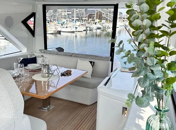 ספינת מלון Puissance, Elegance Et Style, Yacht A דוביל