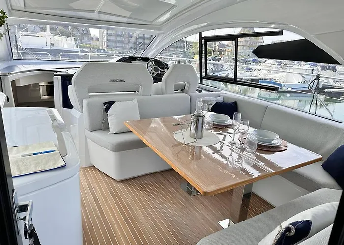 Puissance, Elegance Et Style, Yacht A Deauville